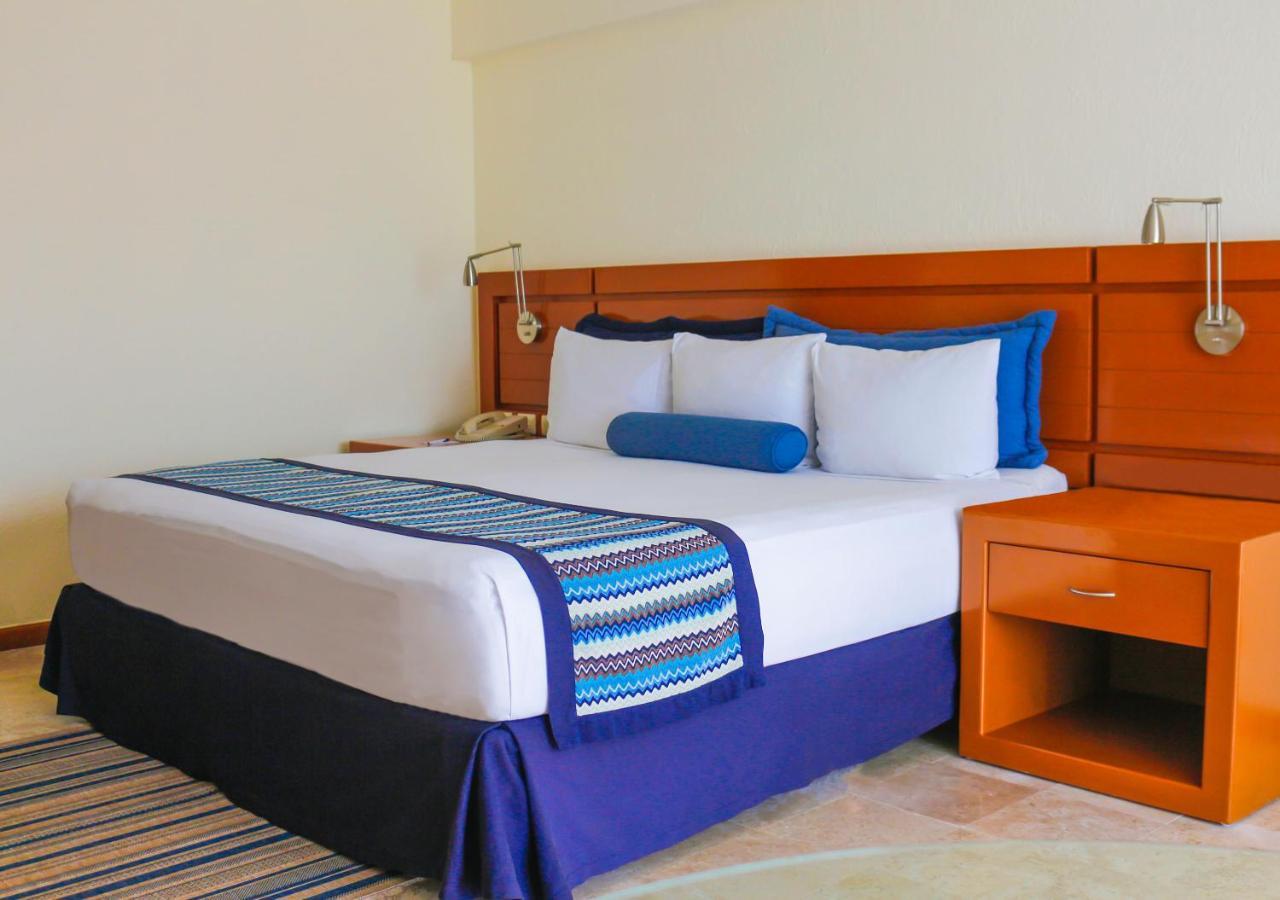 Habitación con cama extragrande.